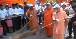 UP CM Yogi Adityanath participates in 'Swachhata Hi Seva' campaign